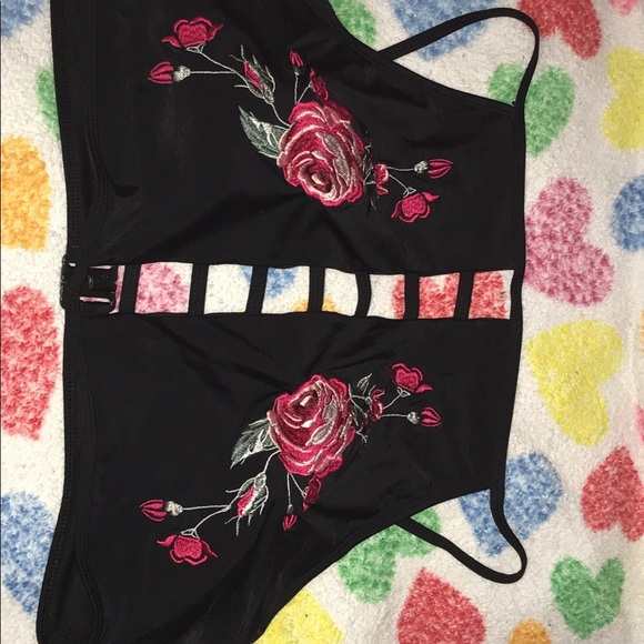 2 piece bikini 😍 - Picture 2 of 8